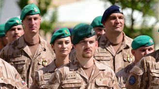Vojáci dostali přidáno, teď je na řadě policie. Armáda už plánuje další krok Vojáci dostali přidáno, teď je na řadě policie. Armáda už plánuje další krok