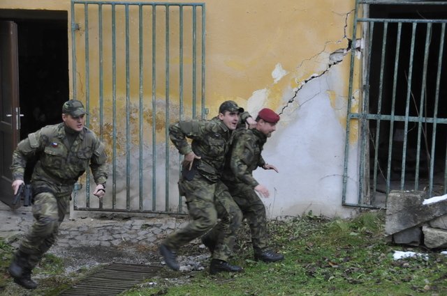 Vojáci cvičí na misi v Mali.