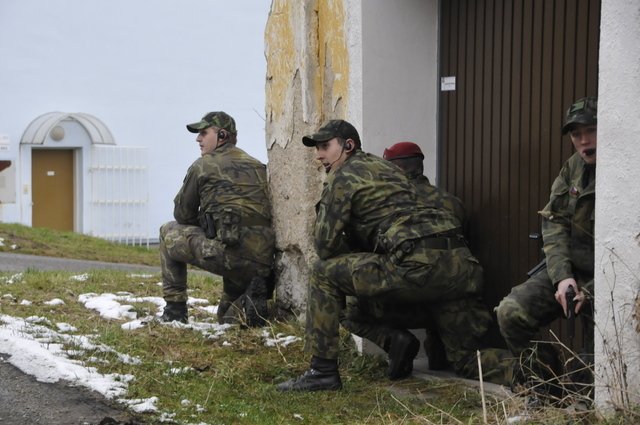 Vojáci cvičí i v zimě na příští rok, kdy se vydají do nebezpečného Mali.