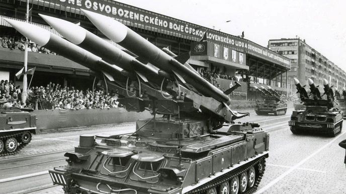 Raketová technika čs. armády 1985 na přehlídce na Letné