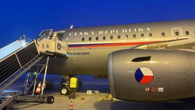 Do repatriace Čechů z Blízkého východu se zapojila i armáda.