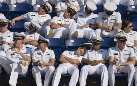 Toto je budoucí elita amerického námořnictva...Budíček, armádo!