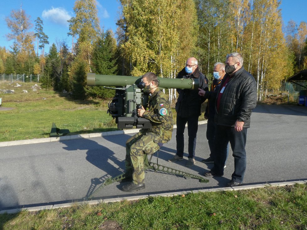 Armáda převzala a vyzkoušela první várku nových protiletadlových střel ze Švédska.