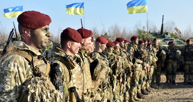 Obavy rostou, Putinova invaze na Ukrajinu má přijít brzy. USA zmiňují „hrůzostrašný scénář“ 