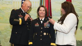 V čele Velitelství sil Armády Spojených sil (FORSCOM) poprvé v historii stane žena, generálporučík Laura Richardsonová.