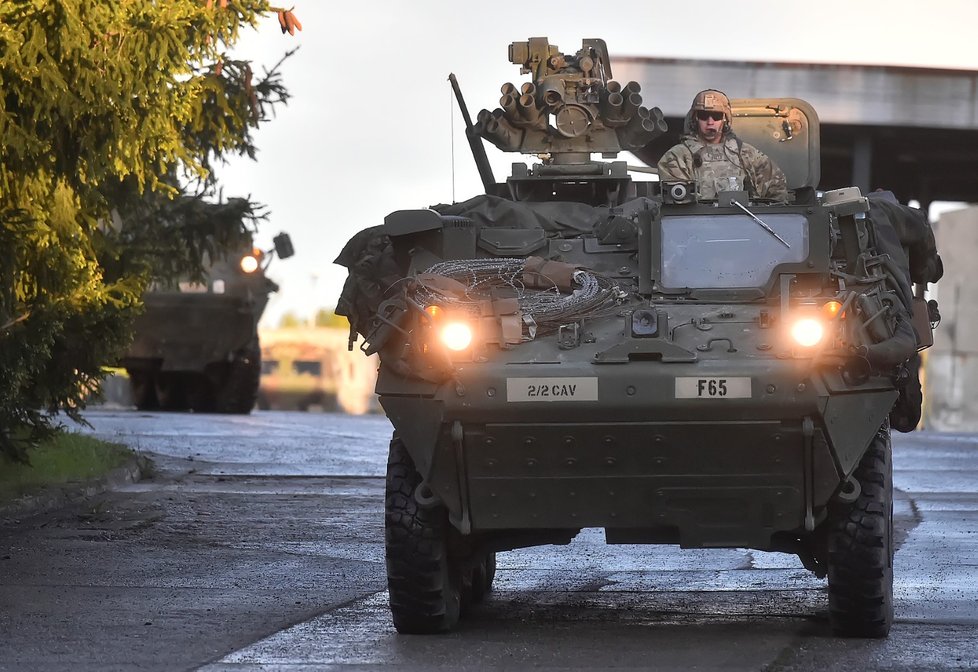 Z Rančířova na Jihlavsku vyrazily večer poslední čtyři skupiny konvoje amerických vojáků, kteří přes Česko přejíždí z Německa na cvičení NATO v Maďarsku. Vojáci v Rančířově přespali ve stanovém táboře (25. 5. 2021).