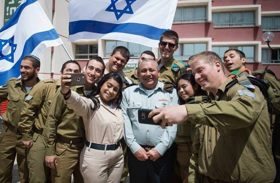 Vojáci rádi sdílejí svá selfíčka.
