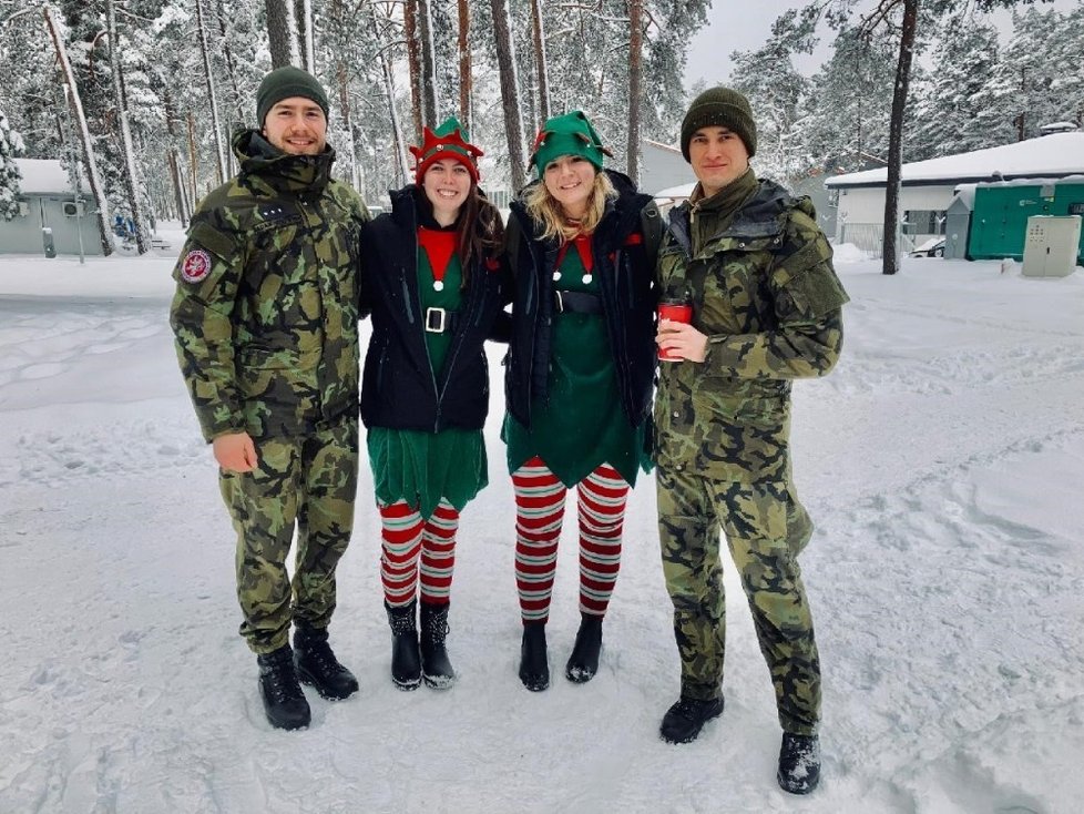 Čeští vojáci slavili Vánoce v zahraničí (prosinec 2021).