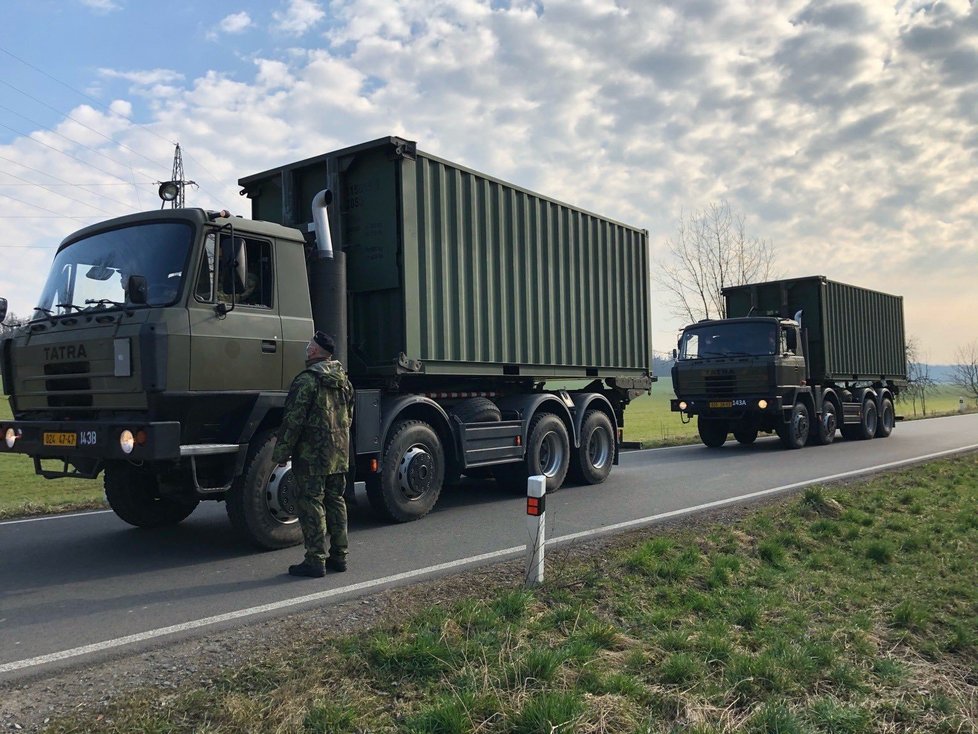 Policie a armáda střežila hranice zakázané karanténní zóny na Litovelsku a Uničovsku. Karanténa tam vypršela 30. března