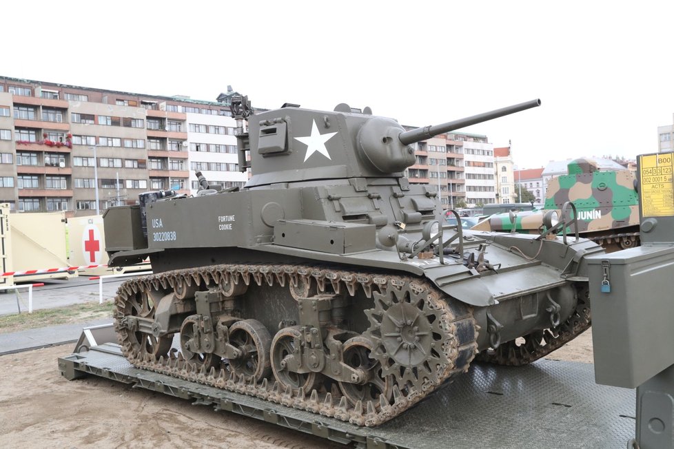 M3A1 Stuart je americký lehký tank, který Američané používali v armádě kolem roku 1941.