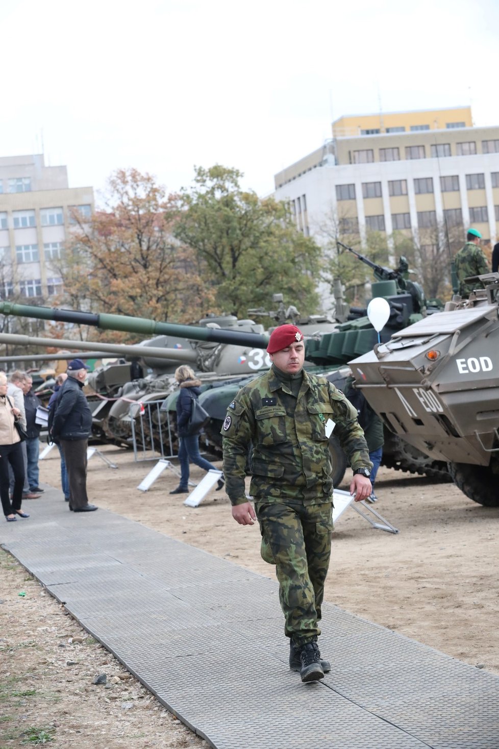 Statická výstava vojenské techniky v Praze na Letné, 26. 10. 2018.