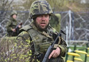 Nadrotmistr v záloze Jiří Jonaš. Práci v uniformě si pochvaluje, je to jeho koníček.