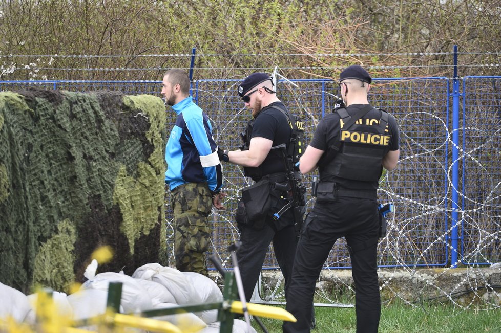 Ukázka součinnosti Armády a Policie ČR v praxi.