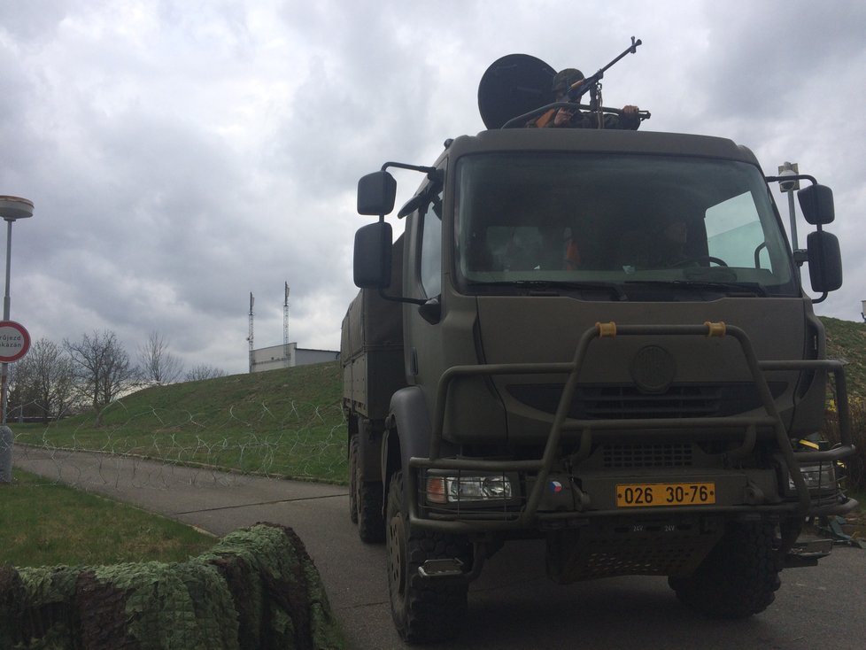 Areál vodárny v pražských Stodůlkách obsadila česká armáda za účelem cvičení.