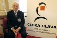 Zemřel uznávaný vědec Delong (†92). V Česku zavedl elektronovou mikroskopii