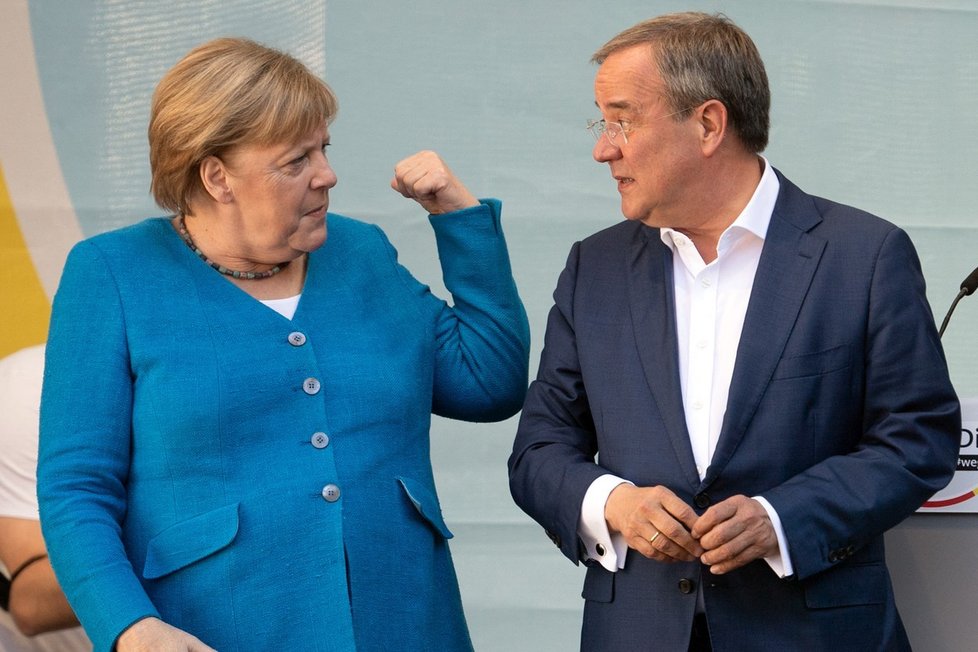 Angela Merkelová a Armin Laschet den před volbami v Cáchách (25.9.2021)
