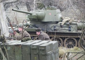 Smetanovo „téčko“ při útoku na německé pozice. Jeden z členů posádky „nepřežil“.