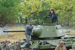 V Army Parku v Ořechově u Brna předvedlo téměř 200 nadšenců dvě epizody z 2.světové války.