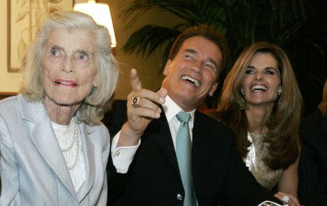 Arnold Schwarzenegger s manželkou Mariou a tchýní Eunice Shriver.