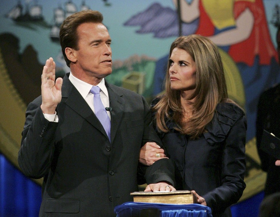 Arnold přísahal ve svém druhém funkčním období jako guvernér Kalifornie s manželkou Marií Shriver po boku 5. ledna 2007.