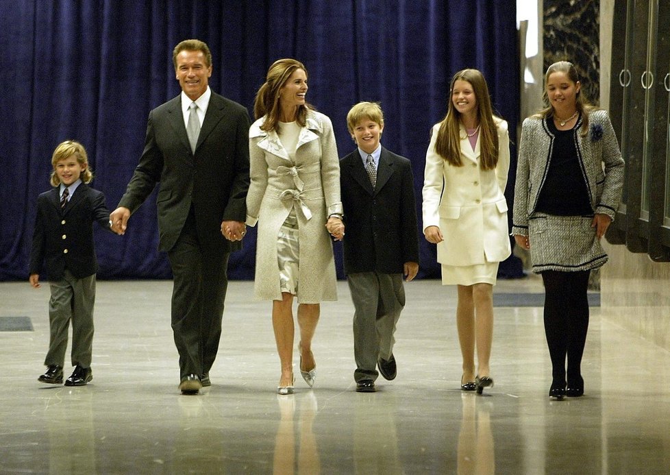 Šťastná guvernérova rodina v roce 2003.