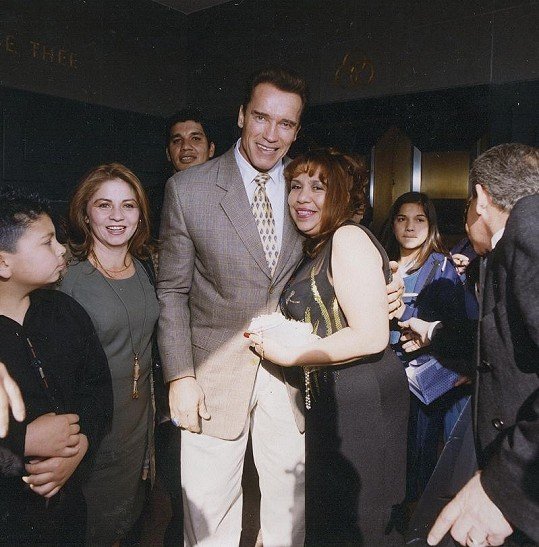 Arnold Schwarzenegger a Mildred Baena.