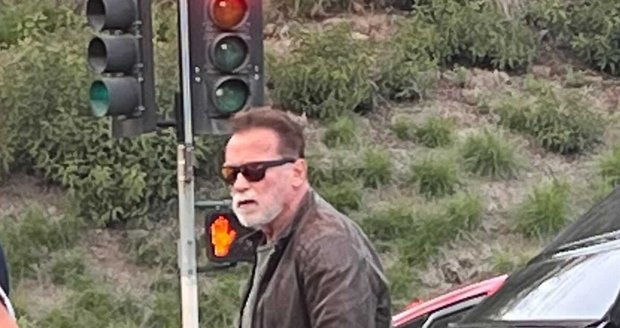 Schwarzenegger u nehody na Sunset Boulevardu