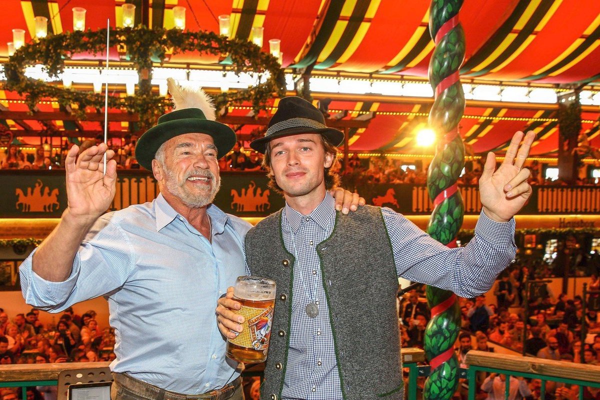 Arnold Schwarzenegger se synem Patrickem na Oktoberfestu