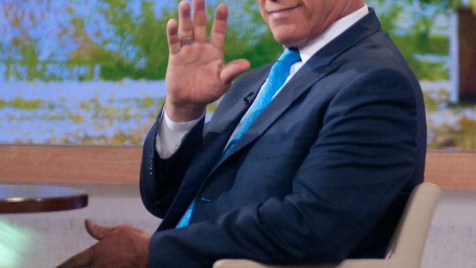 Arnold Schwarzenegger při televizním rozhovoru. (Foto: Profimedia)