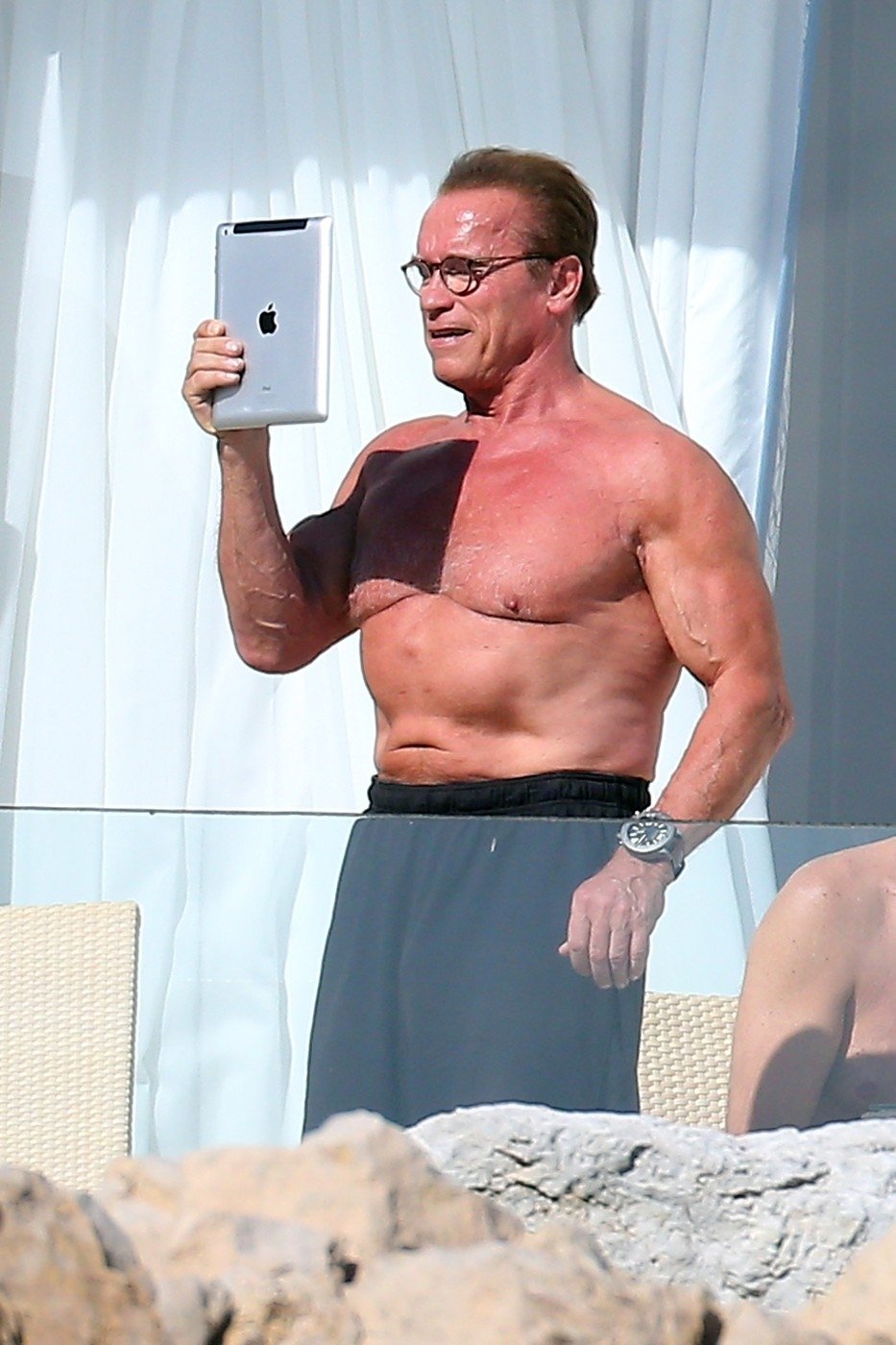 Arnold Schwarzenegger má stále svalnaté tělo. Jak to dělá?