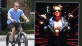 Arnie protáhl »robo-kolo«! Schwarzenegger si při natáčení Terminátora 5 odskočil na projížďku