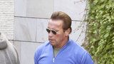 „Jsem zpátky!“ Schwarzenegger byl po operaci srdce propuštěn z nemocnice