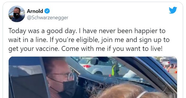 Arnold Schwarzenegger se nechal očkovat proti covidu-19