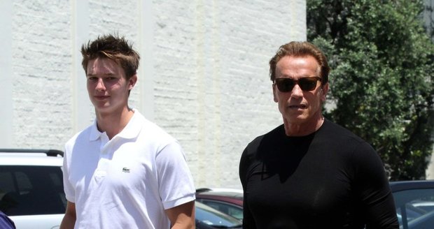 Arnold se starším synem