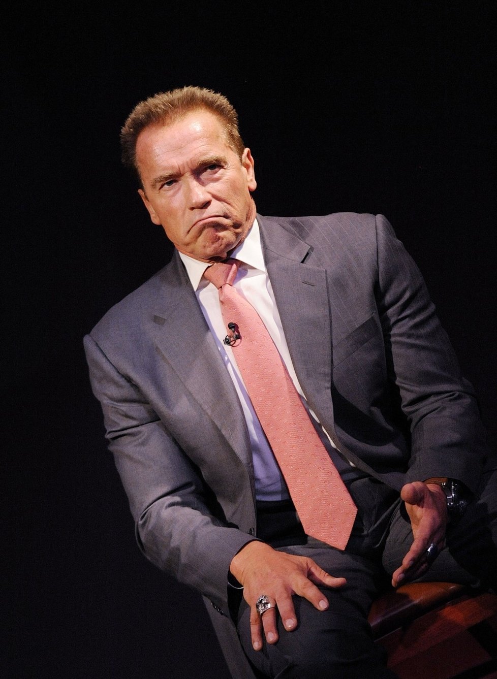 Arnold se při otázkách ohledně knihy dost zapotil