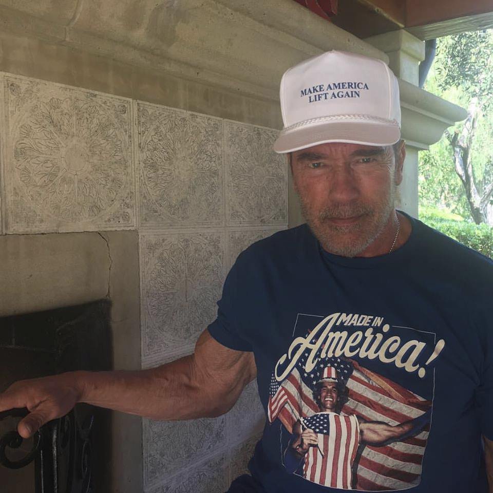 Arnold Schwarzenegger je doma z nemocnice