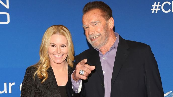 Arnold Schwarzenegger s přítelkyní Heather Milliganovou (49).