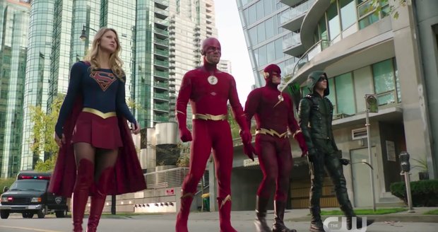 Arrowverse: Záběry z crossoveru Elseworlds.