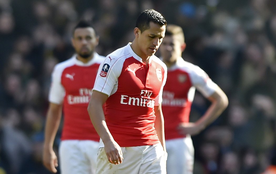 Zklamaná opora Arsenalu Alexis Sánchez po vyřazení z FA Cupu