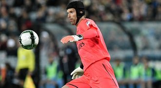 Čech ničil Bayern, vychytal i Jamese. Musel sledovat Neuera, pobavil soupeř