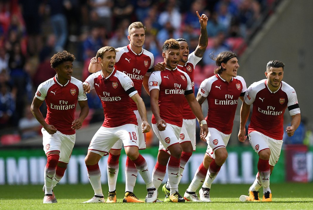 Fotbalisté Arsenalu s Petrem Čechem v brance porazili v anglickém Superpoháru Chelsea 4:1 na penalty. V normální hrací době skončil zápas 1:1.