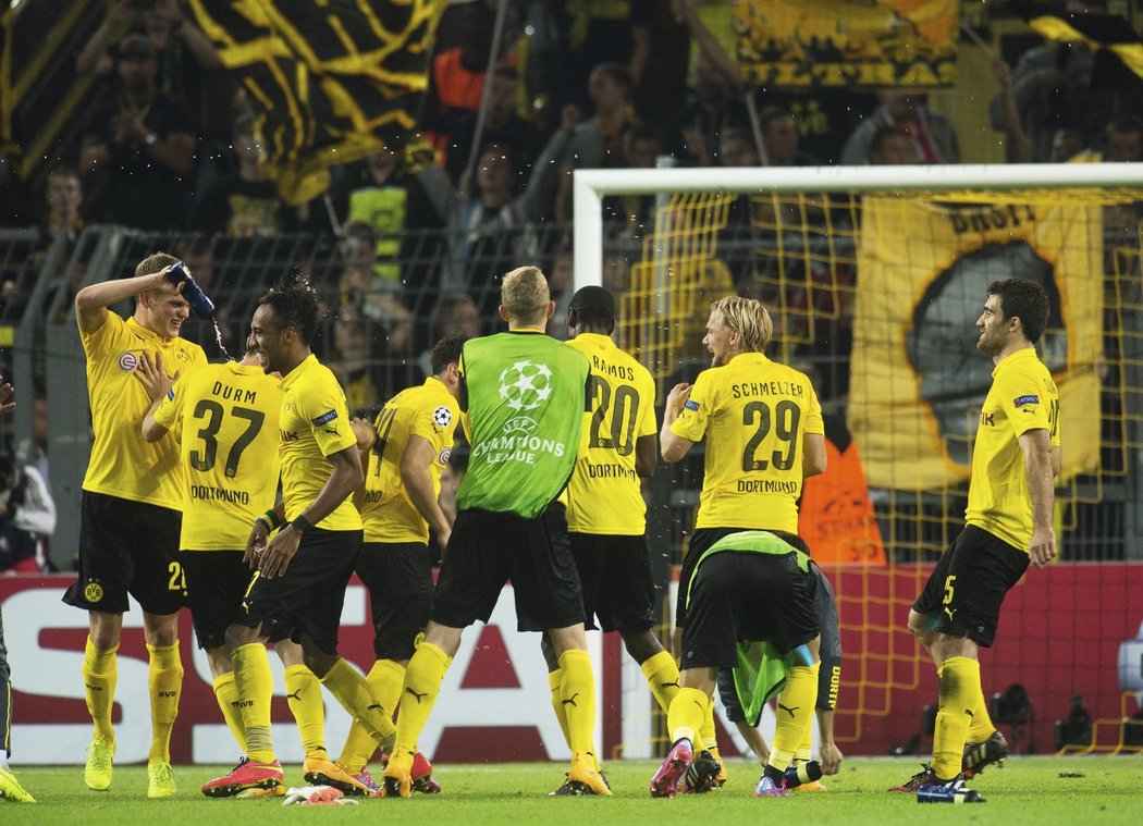 Radost fotbalistů Borussie Dortmund, kteří porazili Arsenal 2:0.
