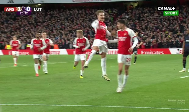 SESTŘIH: Arsenal - Luton 2:0. Gunners v čele Premier League