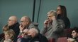 Arséne Wenger komunikuje s lavičkou