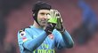 Petr Čech děkuje fanouškům Arsenalu po zápase s Hullem City