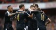 Fotbalisté Leicesteru slaví gól na půdě Arsenalu