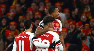 LM: Arsenal a PSV postupují, Kodaň bodovala v Mnichově, United na hraně