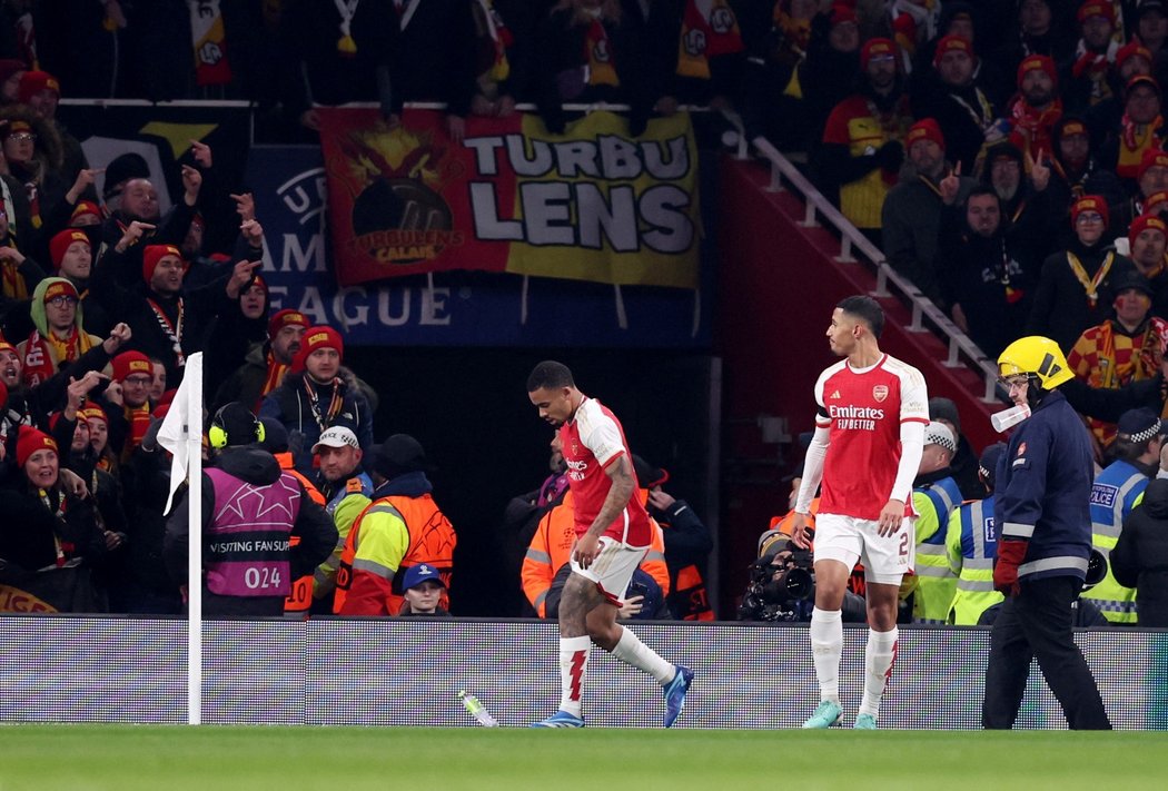 Arsenal vstoupil do zápasu o postup proti Lens skvěle, ve 25. minutě vedl už 3:0