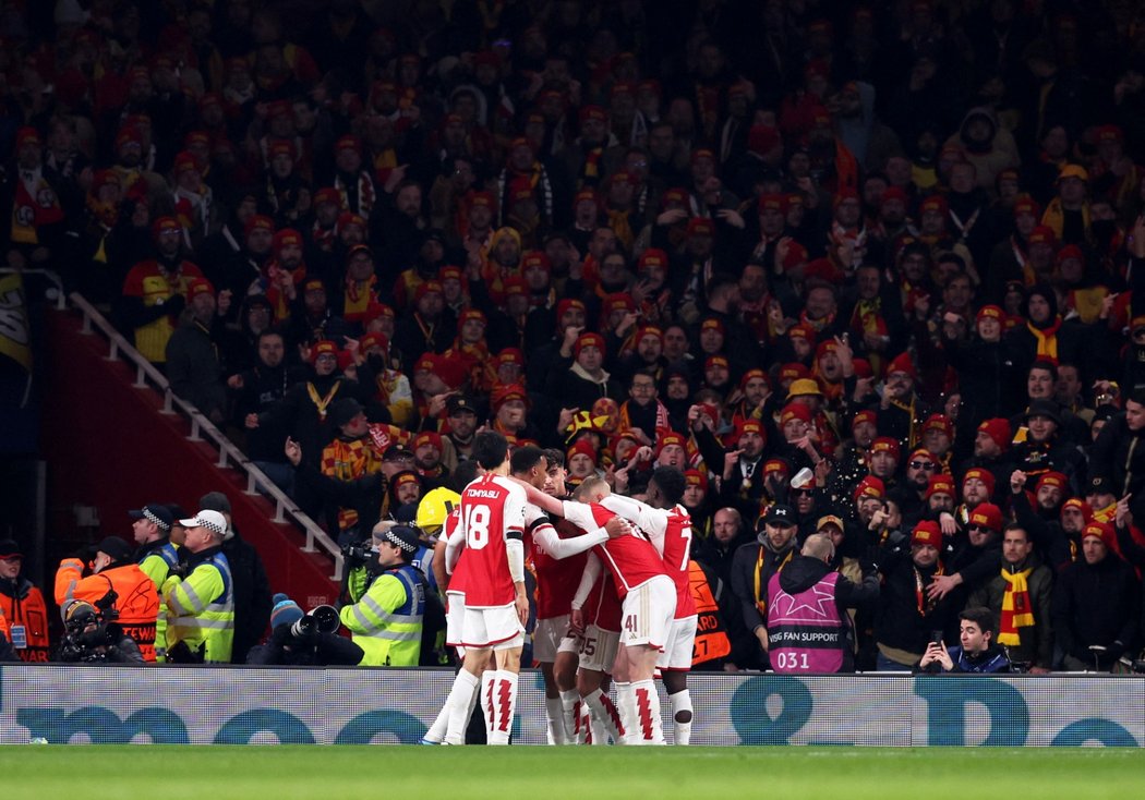 Arsenal vstoupil do zápasu o postup proti Lens skvěle, ve 25. minutě vedl už 3:0