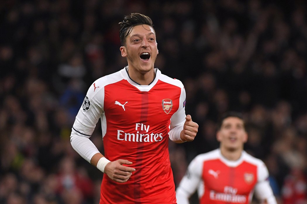 Záložník Arsenalu Mesut Özil nastřílel proti Ludogorci hattrick